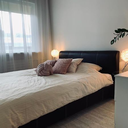 You'Ll Love This Large Apartment! Free Parking! Tallinn Exterior photo